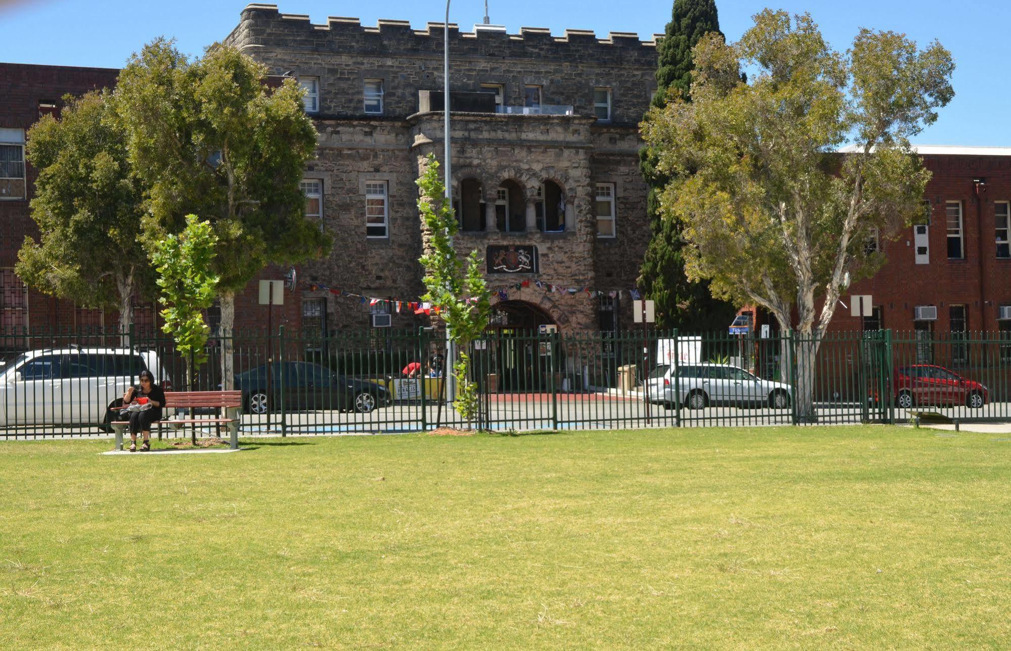 The Old Swan Barracks Hostel Perth Buitenkant foto